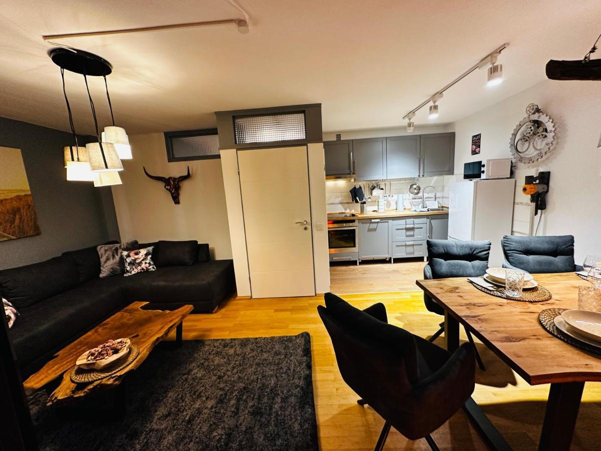 Stilvoll-Mit Balkon- Zentral - Netflix-Nespresso Lägenhet Essen Exteriör bild